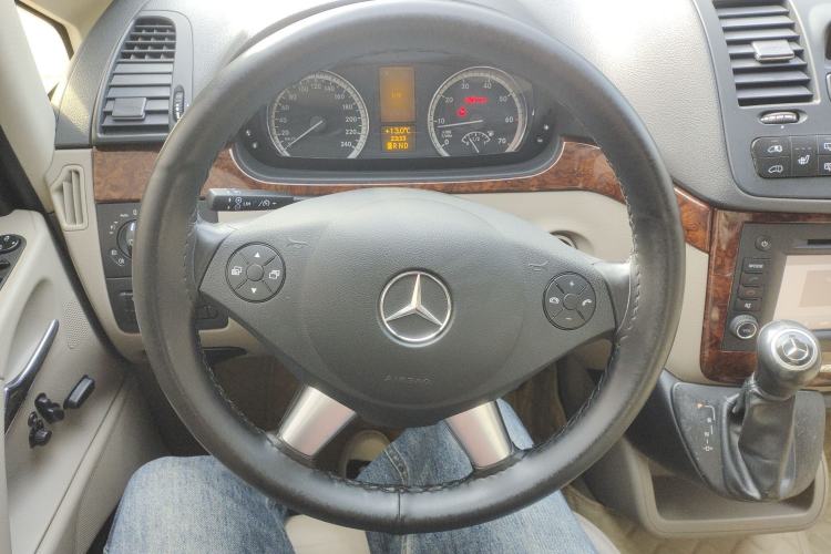 Used Mercedes-Benz Viano 2014 3.5L Premier Edition Steering Wheel