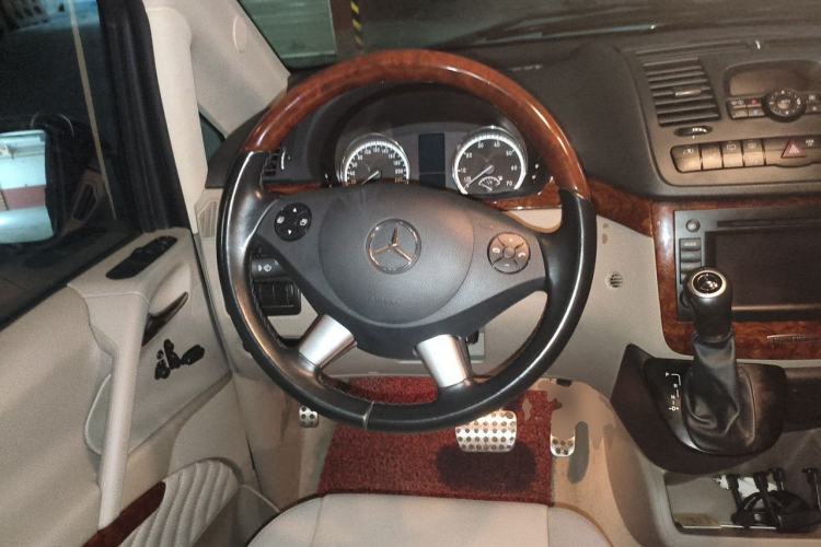 Used Mercedes-Benz Viano 2014 3.5L Premier Edition Steering Wheel