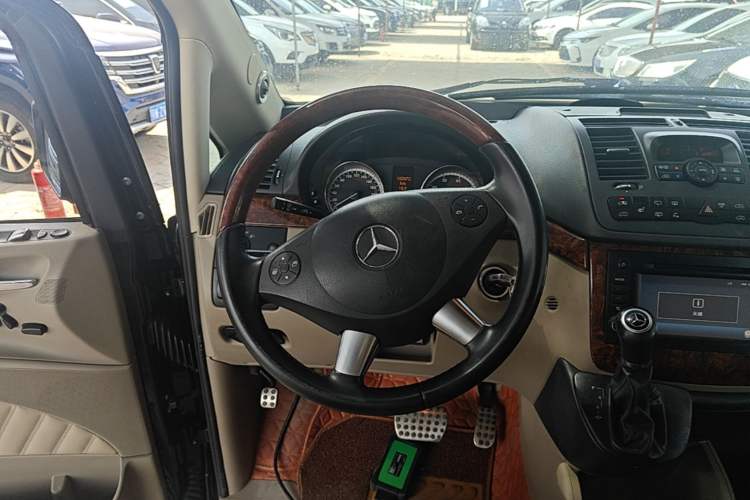 Used Mercedes-Benz Viano 2014 3.5L Premier Edition Steering Wheel