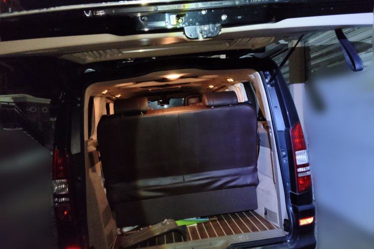 Used Mercedes-Benz Viano 2014 3.5L Premier Edition Trunk