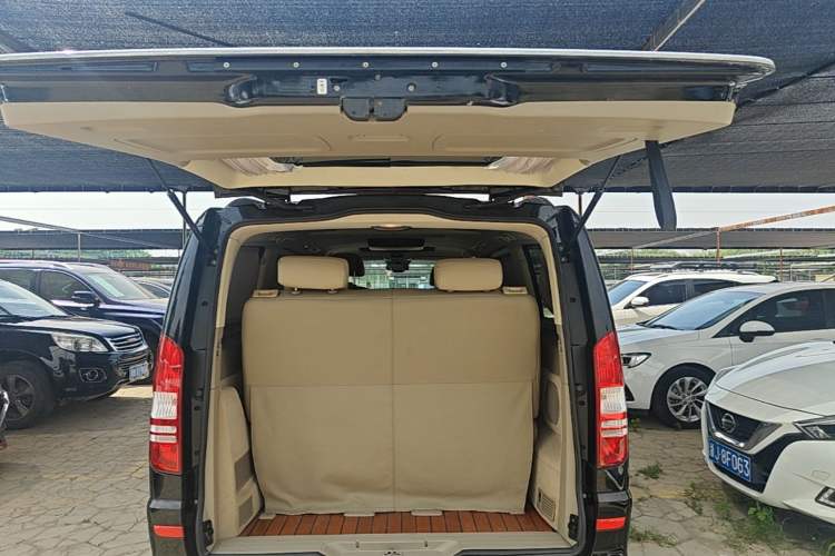 Used Mercedes-Benz Viano 2014 3.5L Premier Edition Trunk