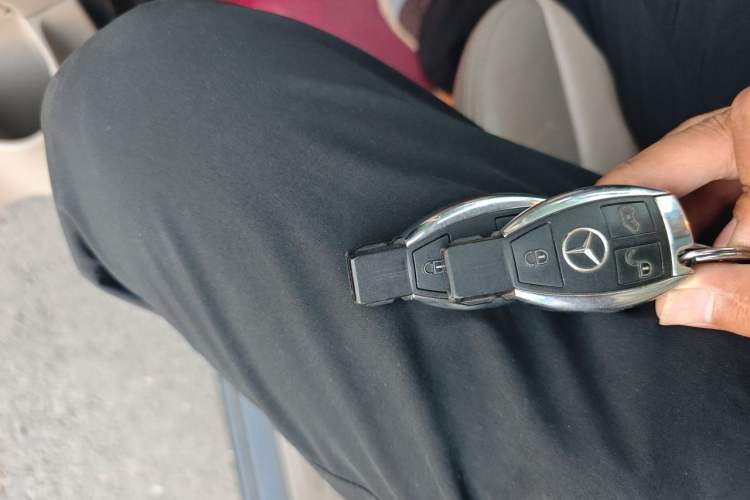 Used Mercedes-Benz Viano 2014 3.5L Premier Edition Vehicle Key