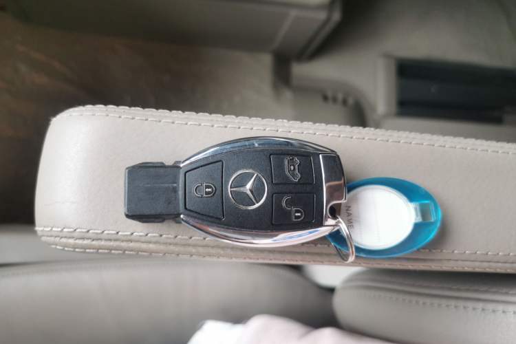 Used Mercedes-Benz Viano 2014 3.5L Premier Edition Vehicle Key