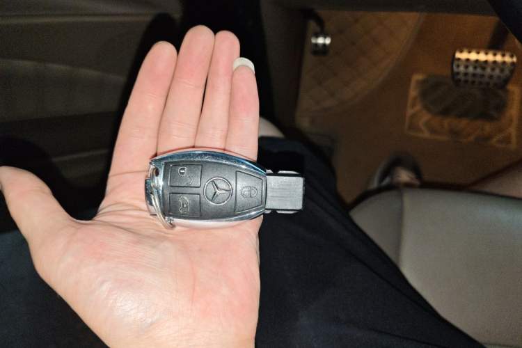 Used Mercedes-Benz Viano 2014 3.5L Premier Edition Vehicle Key