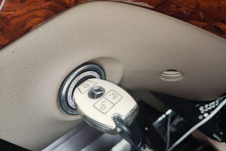 Used Mercedes-Benz Viano 2014 3.5L Premier Edition Vehicle Key