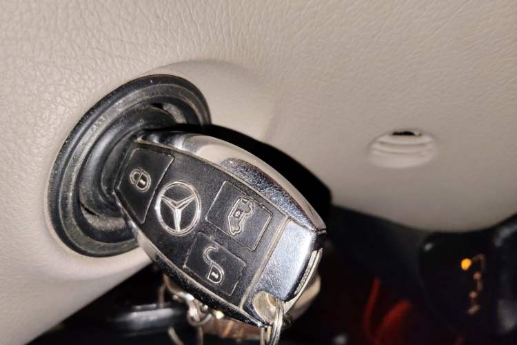 Used Mercedes-Benz Viano 2014 3.5L Premier Edition Vehicle Key