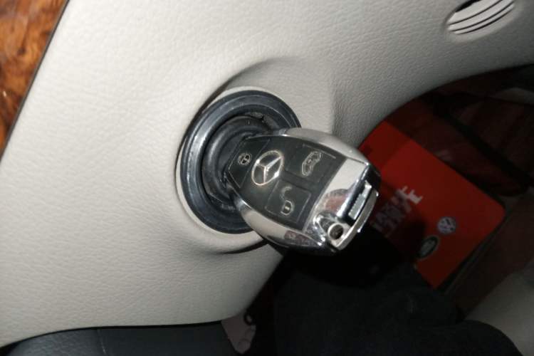 Used Mercedes-Benz Viano 2014 3.5L Premier Edition Vehicle Key