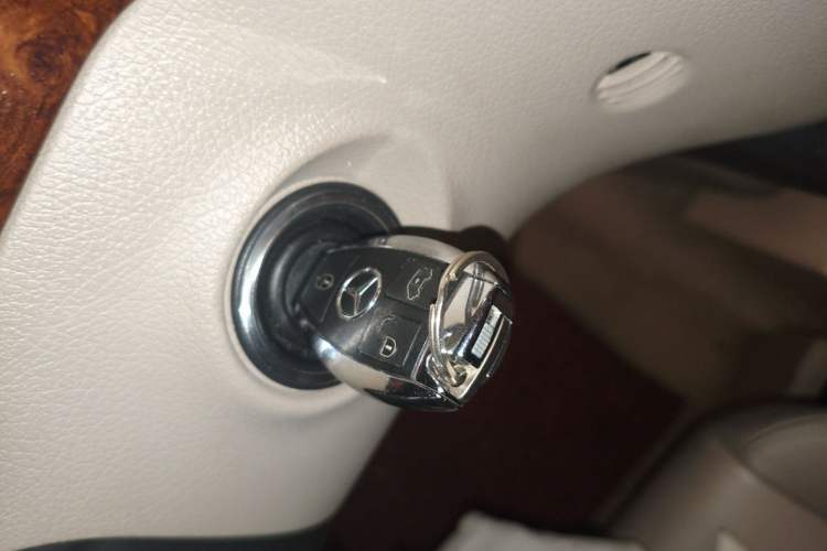 Used Mercedes-Benz Viano 2014 3.5L Premier Edition Vehicle Key