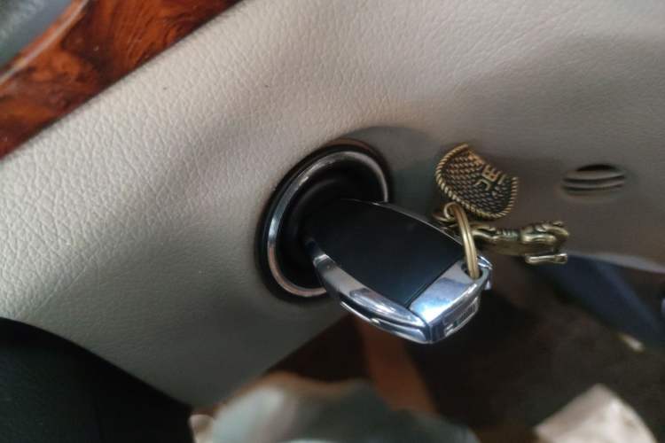 Used Mercedes-Benz Viano 2014 3.5L Premier Edition Vehicle Key