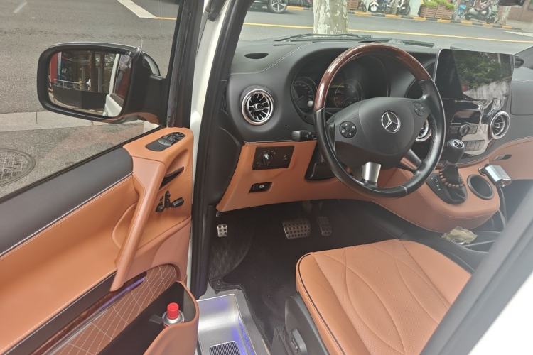 Used Mercedes-Benz Viano 2014 3.5L Premier Edition Driver Seat