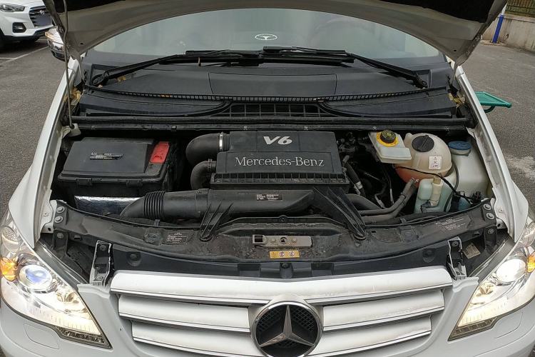 Used Mercedes-Benz Viano 2014 3.5L Premier Edition Engine Bay