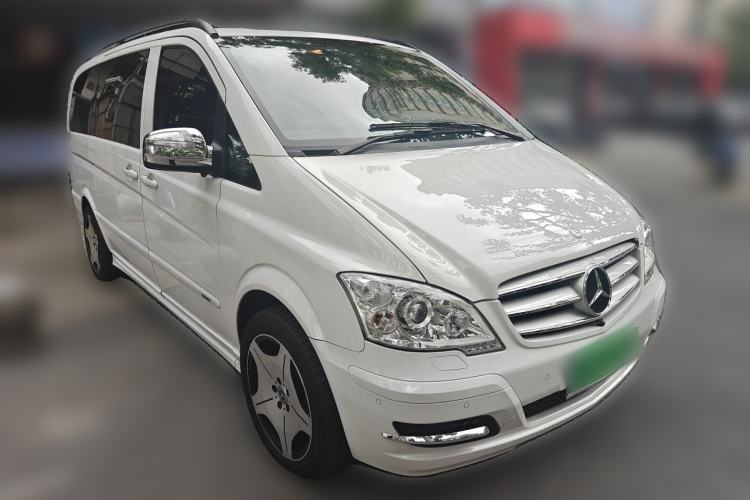 Used Mercedes-Benz Viano 2014 3.5L Premier Edition Front Right 45 Deg