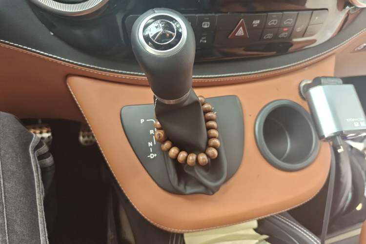 Used Mercedes-Benz Viano 2014 3.5L Premier Edition Gear Lever