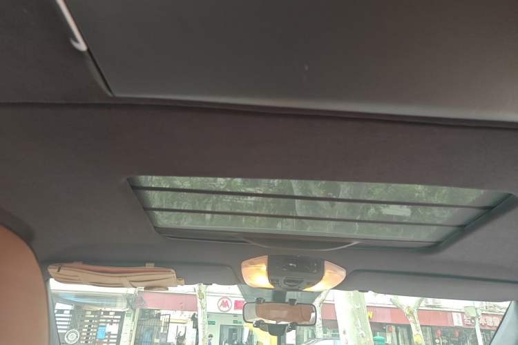 Used Mercedes-Benz Viano 2014 3.5L Premier Edition Headliner