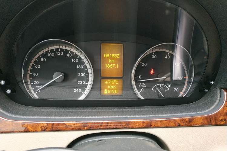 Used Mercedes-Benz Viano 2014 3.5L Premier Edition Instrument Cluster