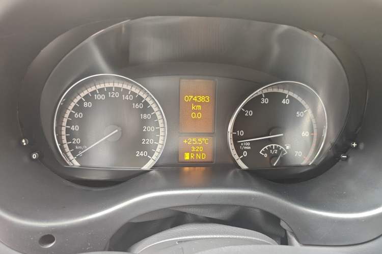 Used Mercedes-Benz Viano 2014 3.5L Premier Edition Instrument Cluster