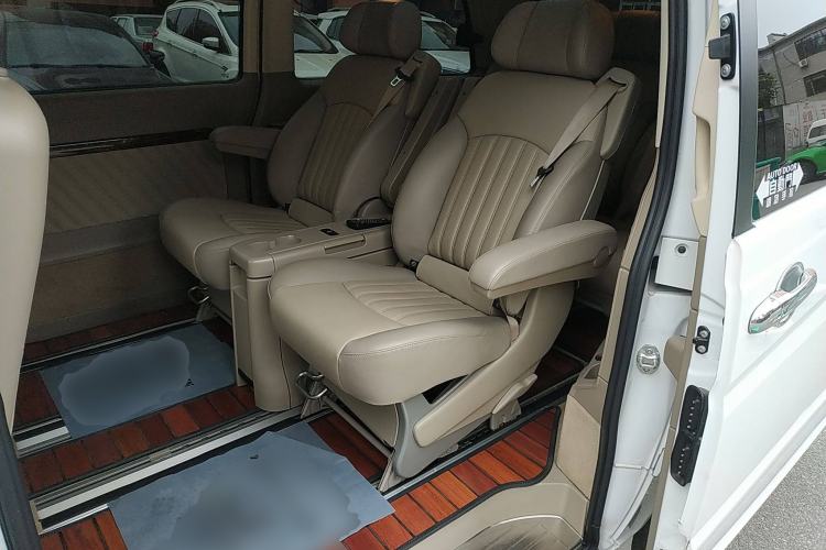Used Mercedes-Benz Viano 2014 3.5L Premier Edition Left Rear Seat