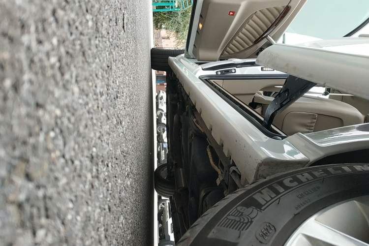 Used Mercedes-Benz Viano 2014 3.5L Premier Edition Left Side Sill