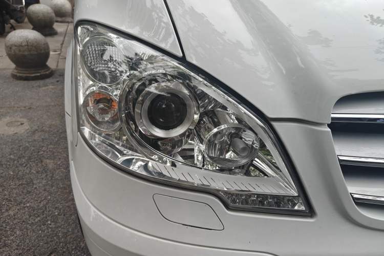 Used Mercedes-Benz Viano 2014 3.5L Premier Edition Right Front Headlight