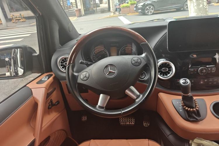 Used Mercedes-Benz Viano 2014 3.5L Premier Edition Steering Wheel