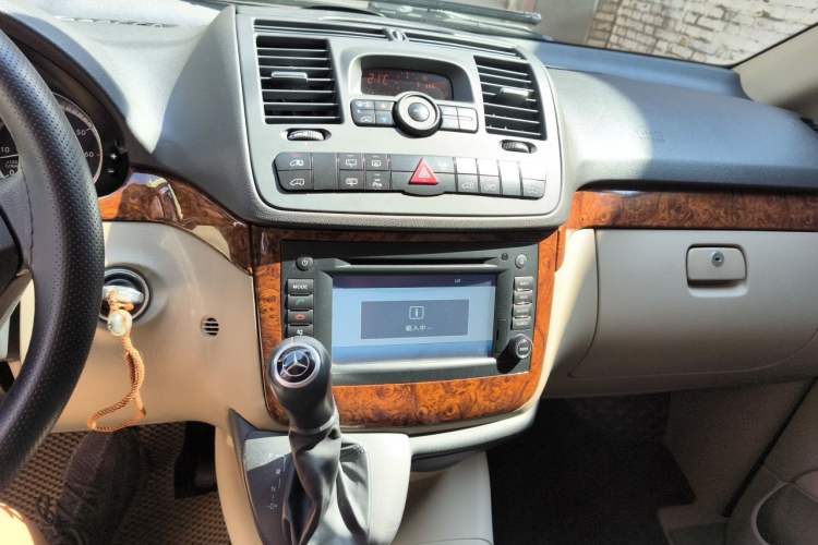Used Mercedes-Benz Viano 2015 3.0L Partner Edition Audio And AC Panel
