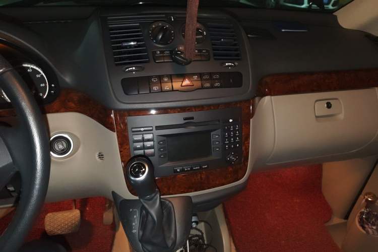 Used Mercedes-Benz Viano 2015 3.0L Partner Edition Audio And AC Panel
