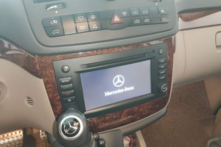 Used Mercedes-Benz Viano 2015 3.0L Partner Edition Audio And AC Panel