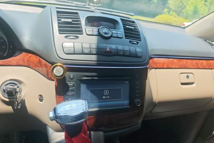 Used Mercedes-Benz Viano 2015 3.0L Partner Edition Audio And AC Panel