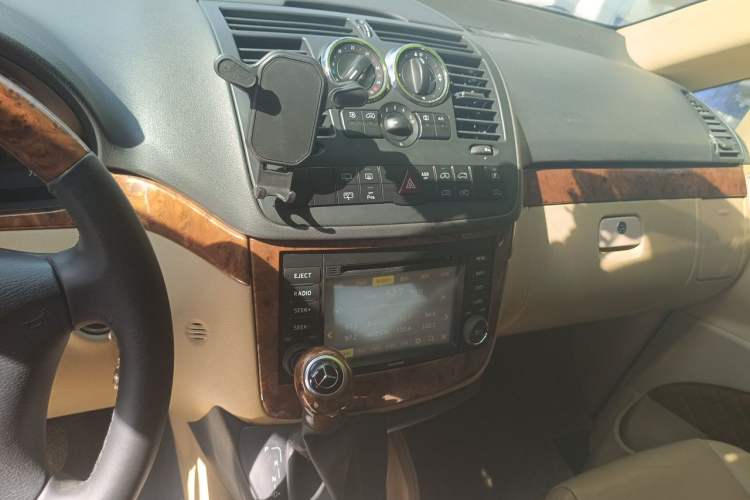 Used Mercedes-Benz Viano 2015 3.0L Partner Edition Audio And AC Panel
