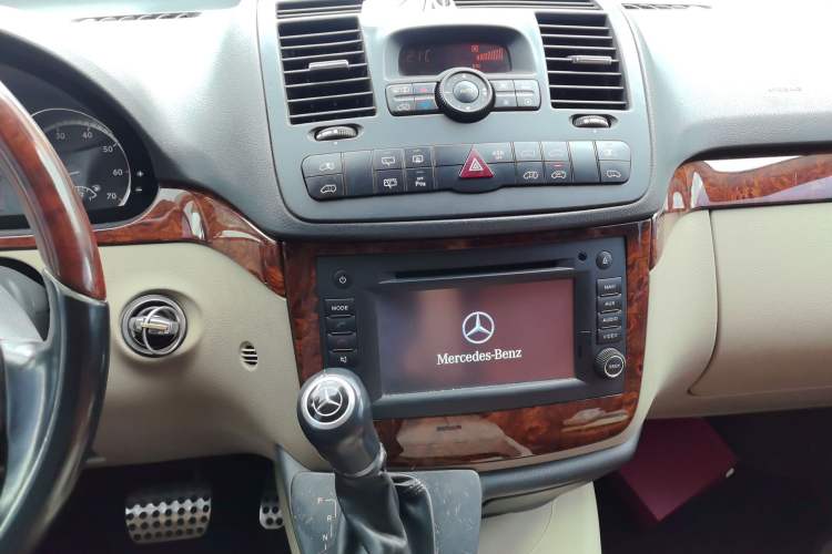 Used Mercedes-Benz Viano 2015 3.0L Partner Edition Audio And AC Panel