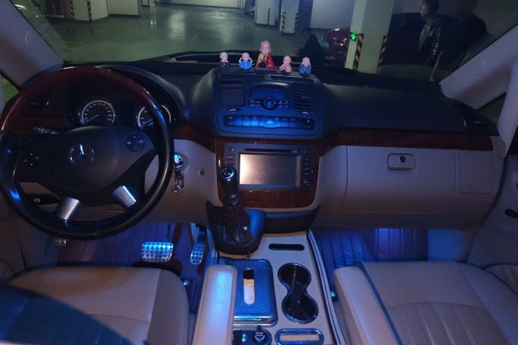 Used Mercedes-Benz Viano 2015 3.0L Partner Edition Center Console