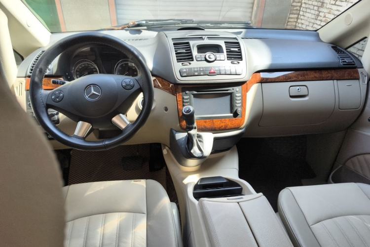 Used Mercedes-Benz Viano 2015 3.0L Partner Edition Center Console