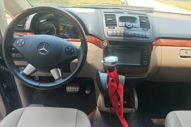 Used Mercedes-Benz Viano 2015 3.0L Partner Edition Center Console