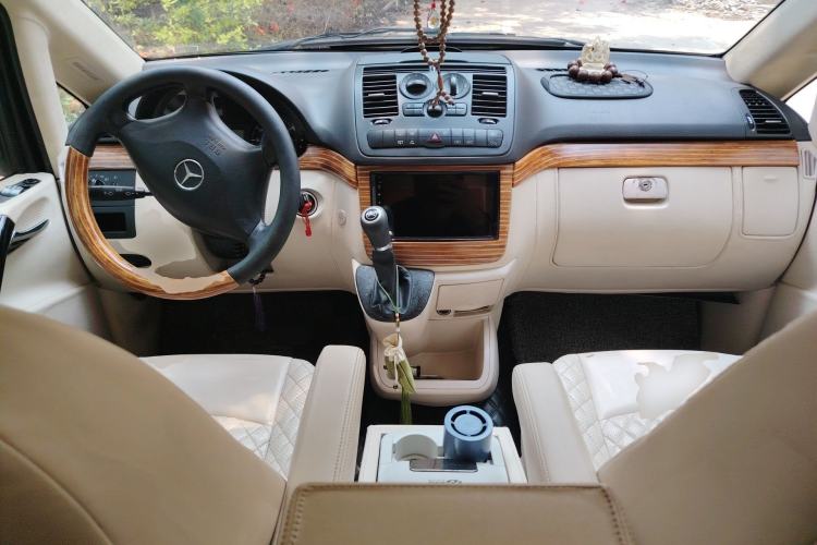 Used Mercedes-Benz Viano 2015 3.0L Partner Edition Center Console