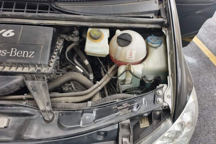Used Mercedes-Benz Viano 2015 3.0L Partner Edition Engine Bay Left