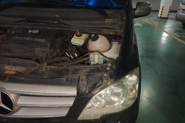 Used Mercedes-Benz Viano 2015 3.0L Partner Edition Engine Bay Left