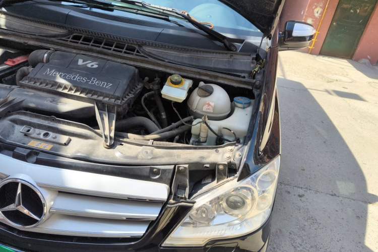 Used Mercedes-Benz Viano 2015 3.0L Partner Edition Engine Bay Left