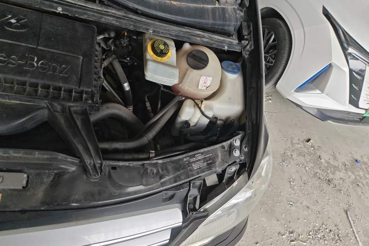 Used Mercedes-Benz Viano 2015 3.0L Partner Edition Engine Bay Left