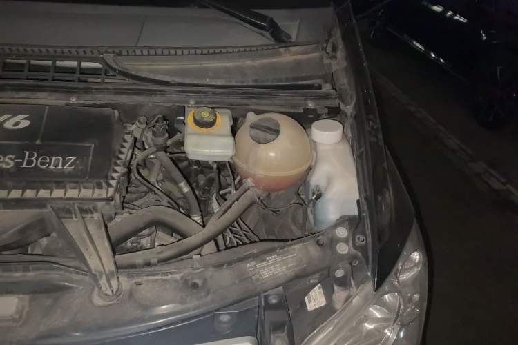 Used Mercedes-Benz Viano 2015 3.0L Partner Edition Engine Bay Left