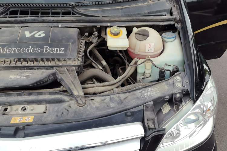 Used Mercedes-Benz Viano 2015 3.0L Partner Edition Engine Bay Left