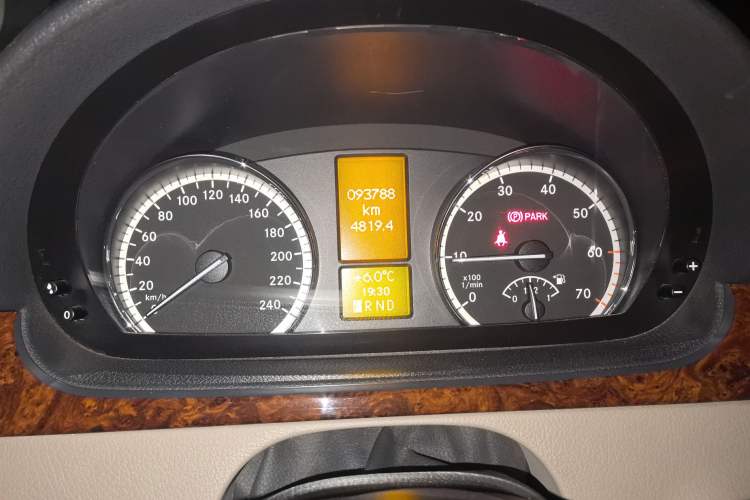 Used Mercedes-Benz Viano 2015 3.0L Partner Edition Instrument Cluster