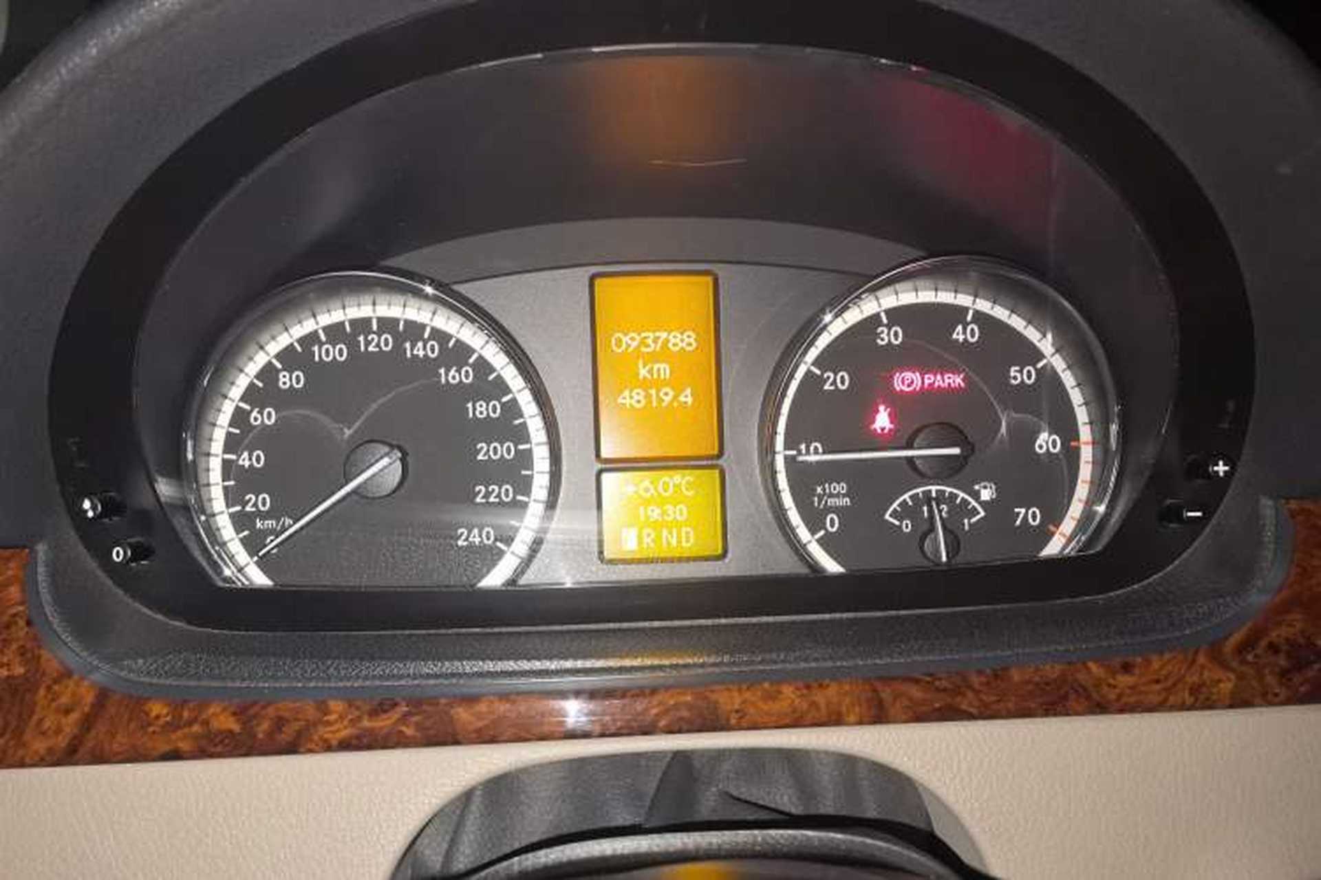 Used Mercedes-Benz Viano 2015 3.0L Partner Edition Instrument Cluster