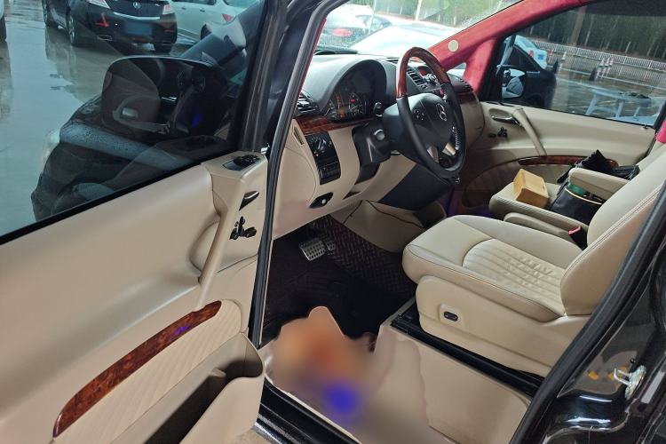 Used Mercedes-Benz Viano 2015 3.0L Partner Edition Interior 3