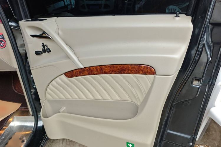 Used Mercedes-Benz Viano 2015 3.0L Partner Edition Interior 5