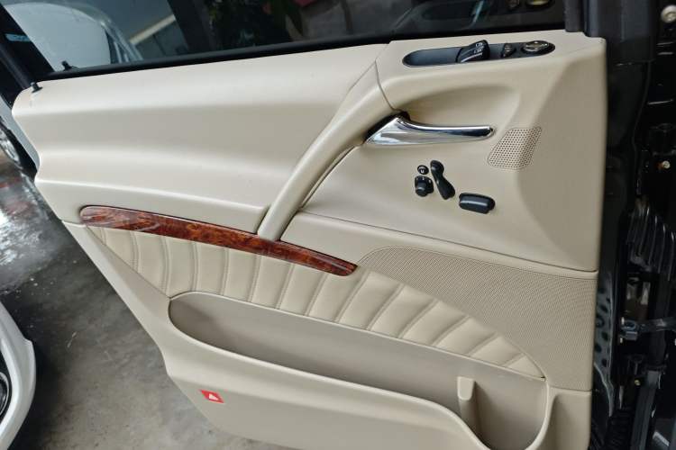 Used Mercedes-Benz Viano 2015 3.0L Partner Edition Interior 7