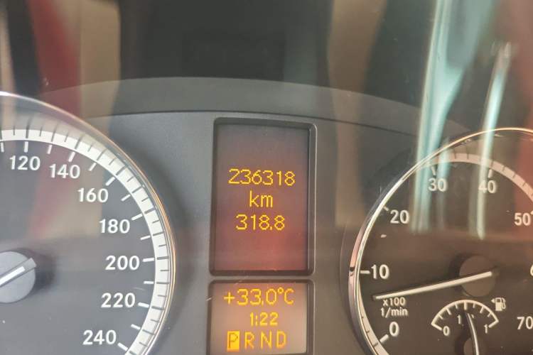 Used Mercedes-Benz Viano 2015 3.0L Partner Edition Odometer Close Up