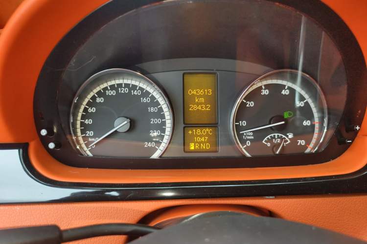 Used Mercedes-Benz Viano 2015 3.0L Partner Edition Odometer Close Up