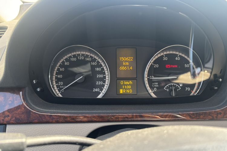 Used Mercedes-Benz Viano 2015 3.0L Partner Edition Odometer Close Up