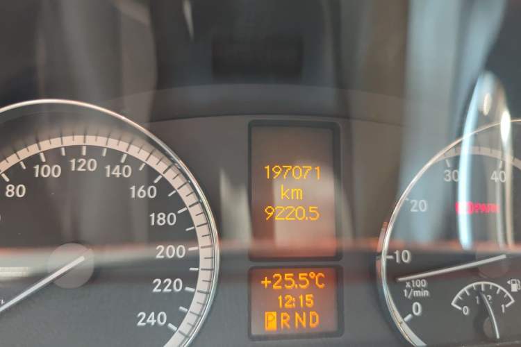 Used Mercedes-Benz Viano 2015 3.0L Partner Edition Odometer Close Up