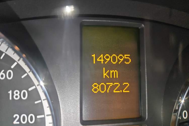 Used Mercedes-Benz Viano 2015 3.0L Partner Edition Odometer Close Up